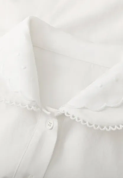 Elegant blouse with scalloped collar and long sleeves for versatile styling