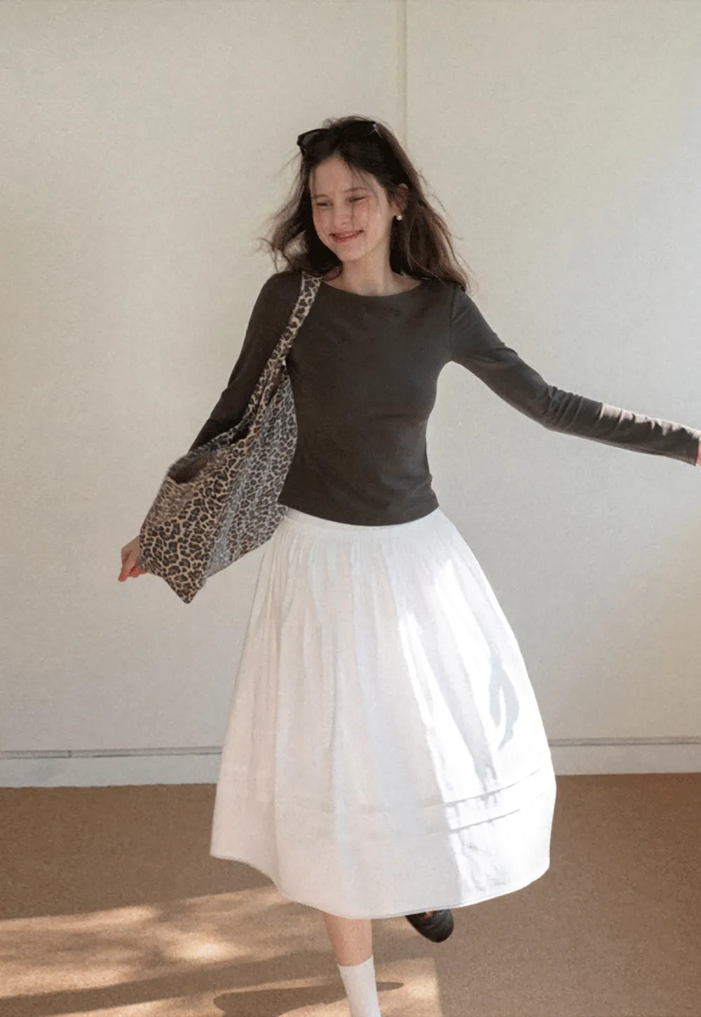 Lightweight pleated midi skirt with elastic waist