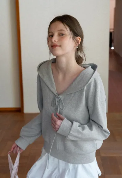 Hoodie with drawstring neckline and long sleeves