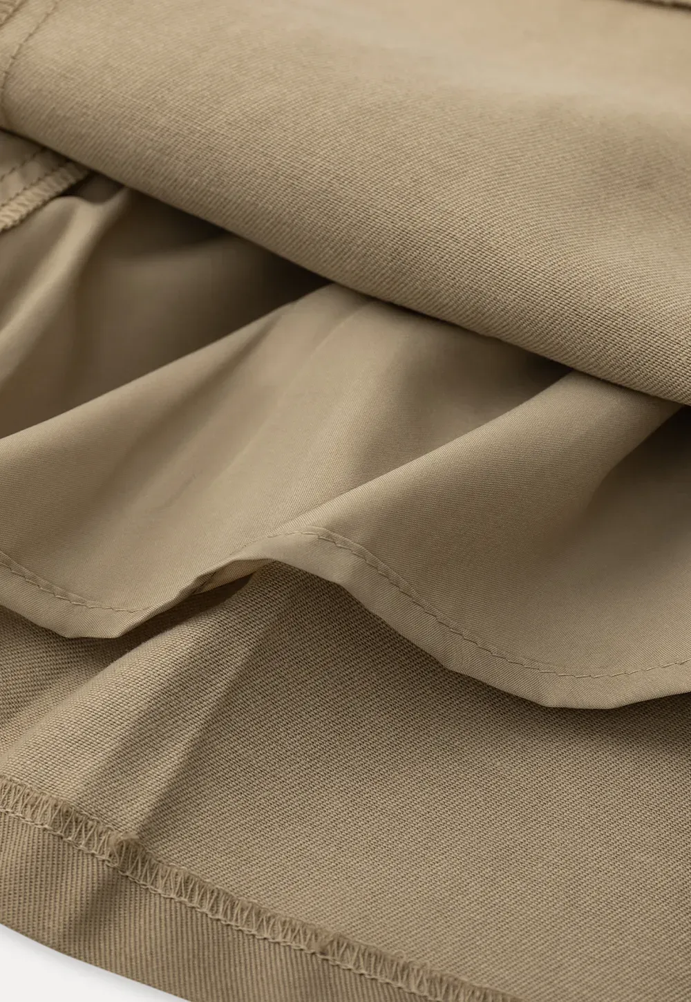 Pleated short skirt with belt loop and buckle