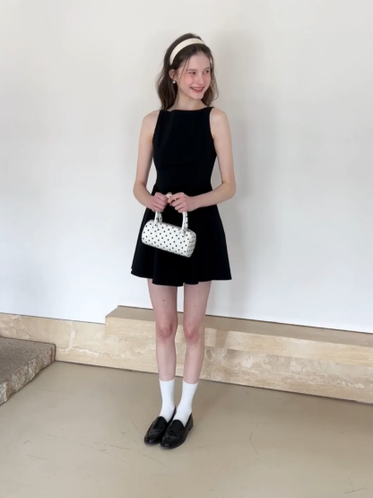 Sleeveless dress with back bow detail