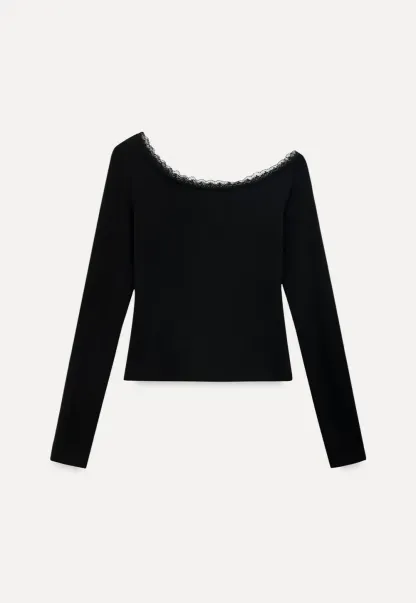 Sleeveless dress with front tie detail and t shirt