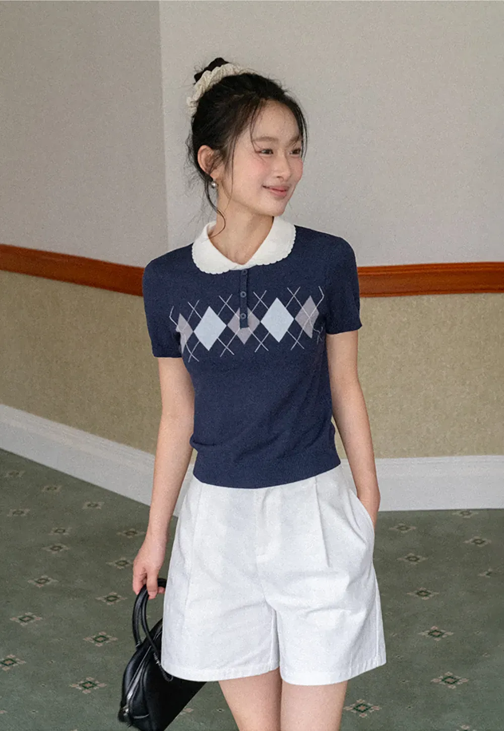 Knitted Short Sleeve Sweater with Collar and Diamond Pattern