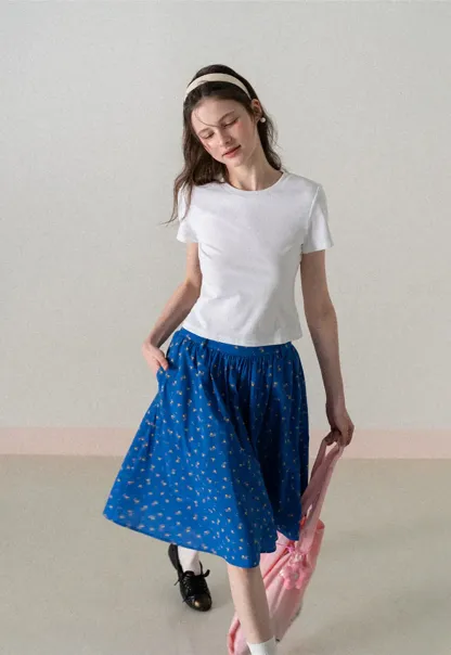 A-line skirt with floral print and elastic waist