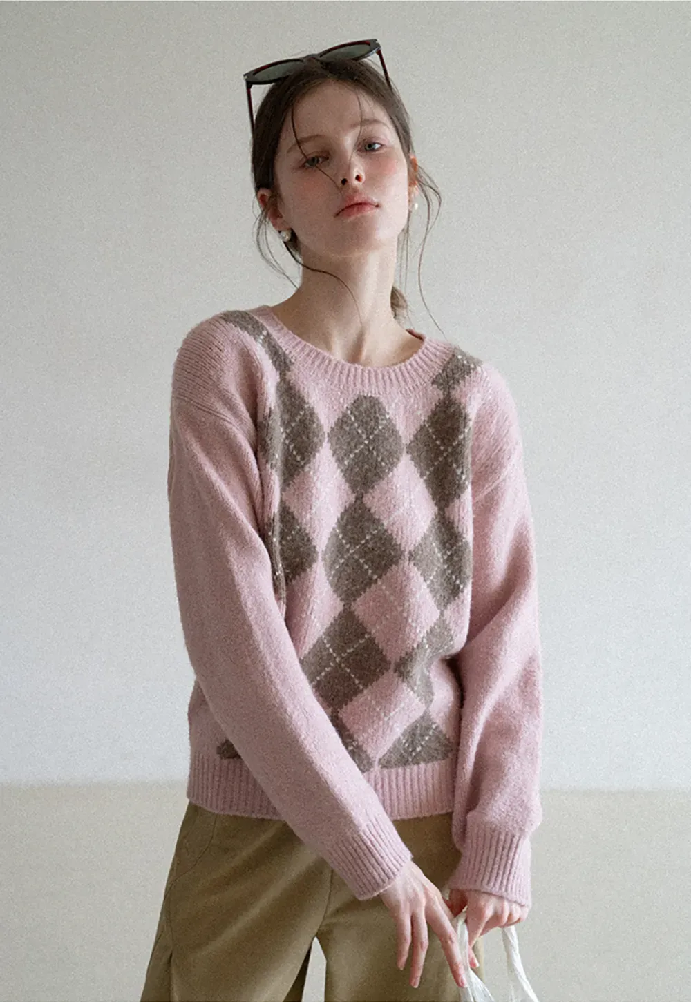 Classic diamond pattern wool knit sweater for casual wear