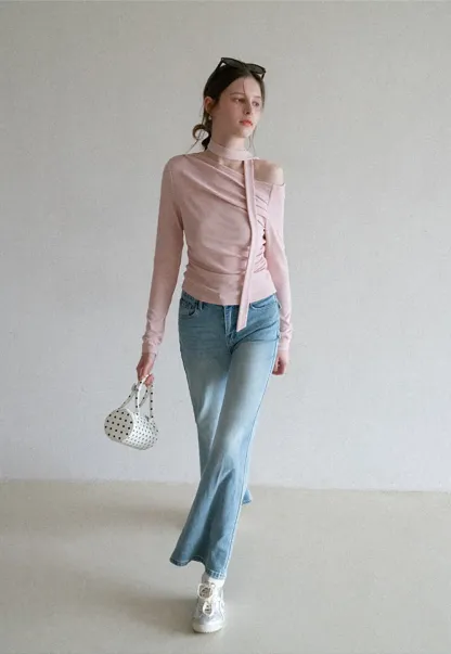 flared high waist jeans with back pocket design