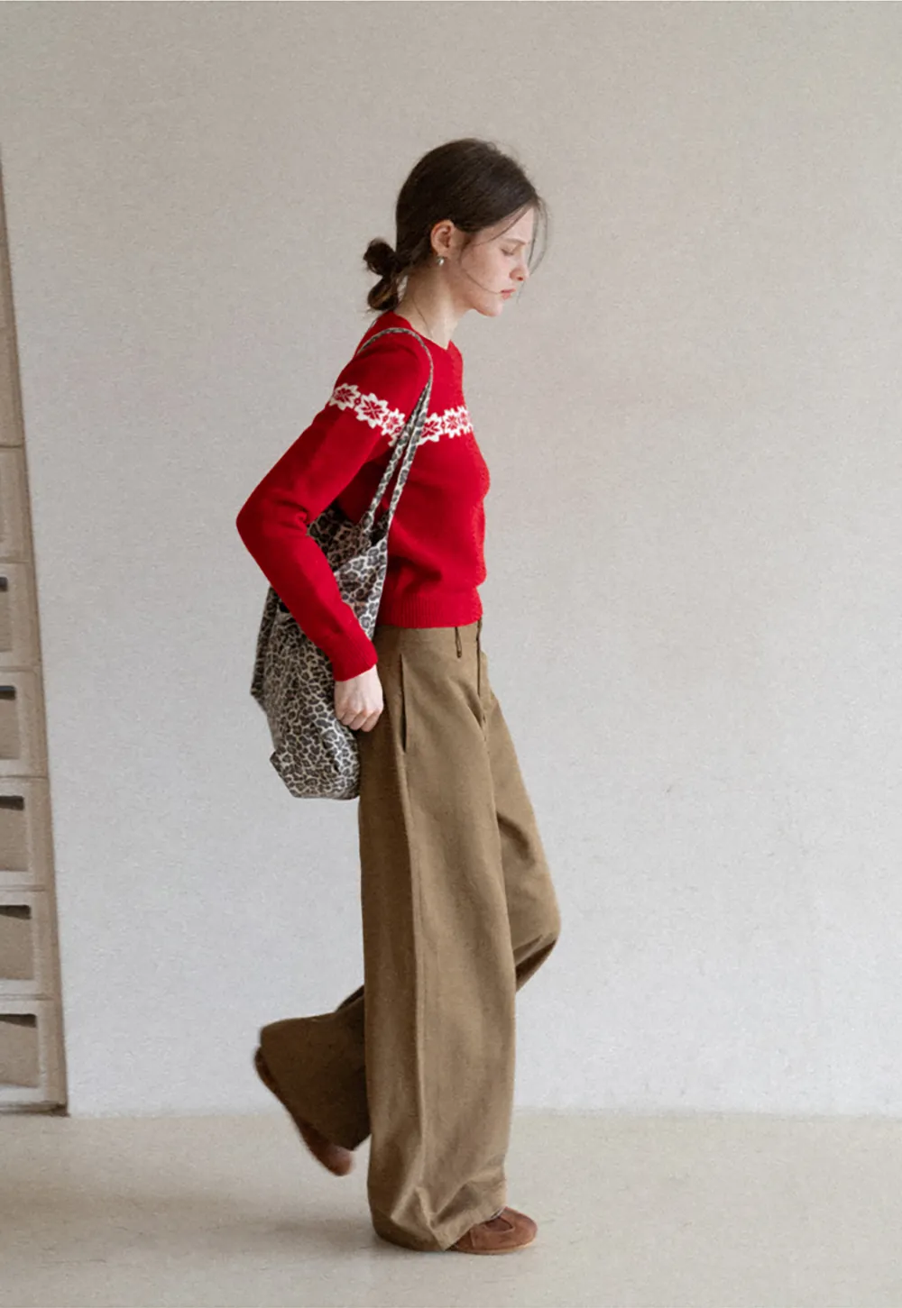 Wide leg casual pants with front pockets and relaxed fit