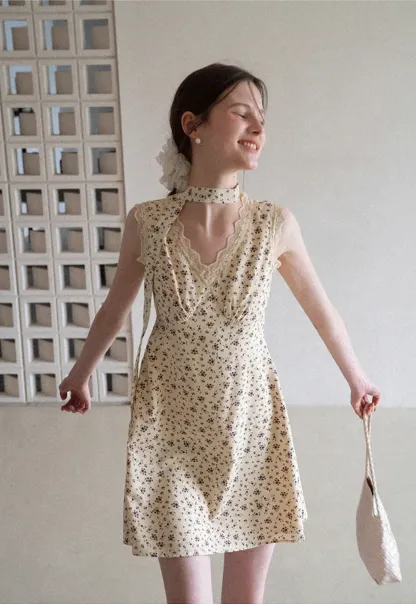 Floral Print Sleeveless Dress with Lace Trim and Choker Neckline