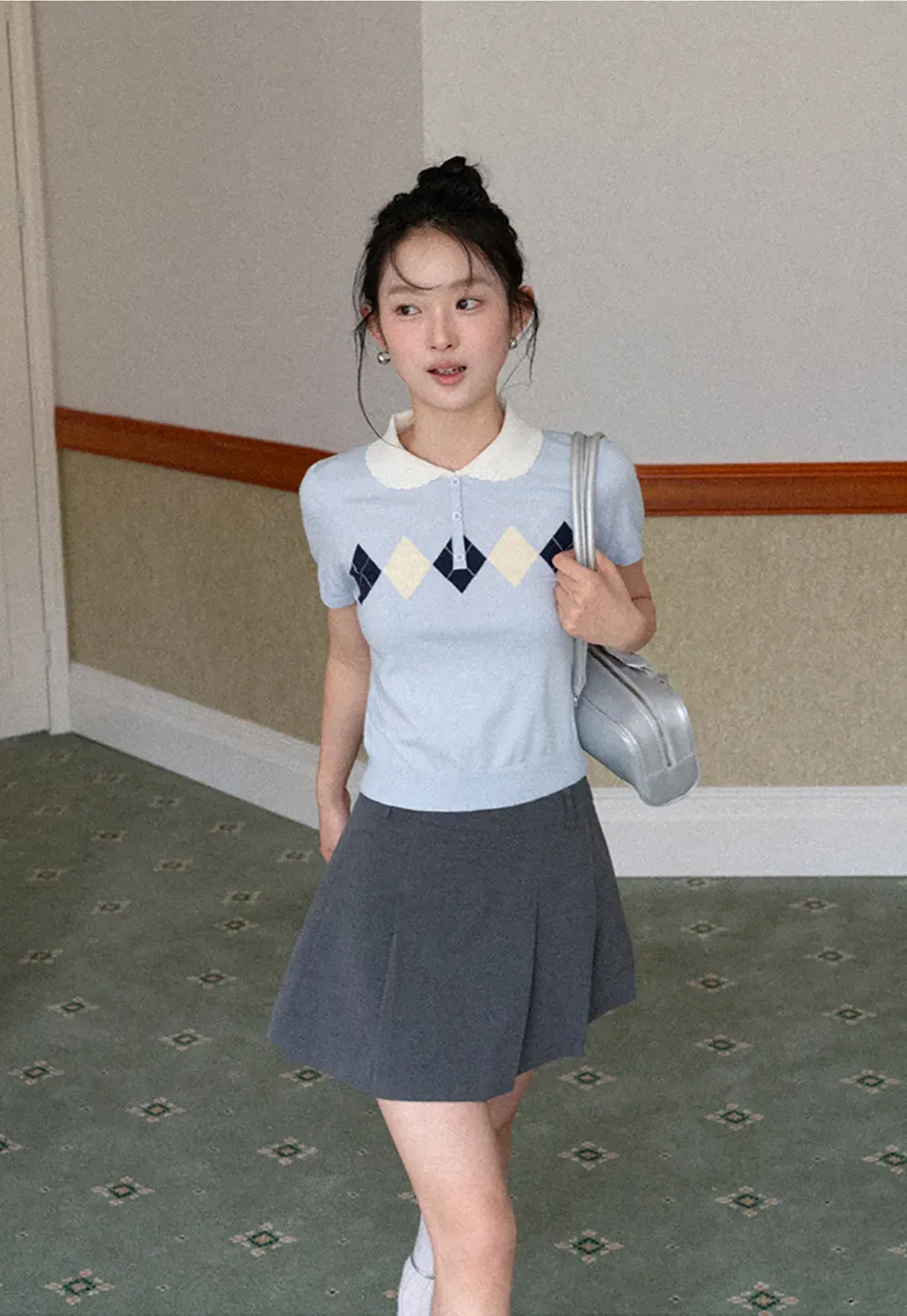 Knitted Short Sleeve Sweater with Collar and Diamond Pattern