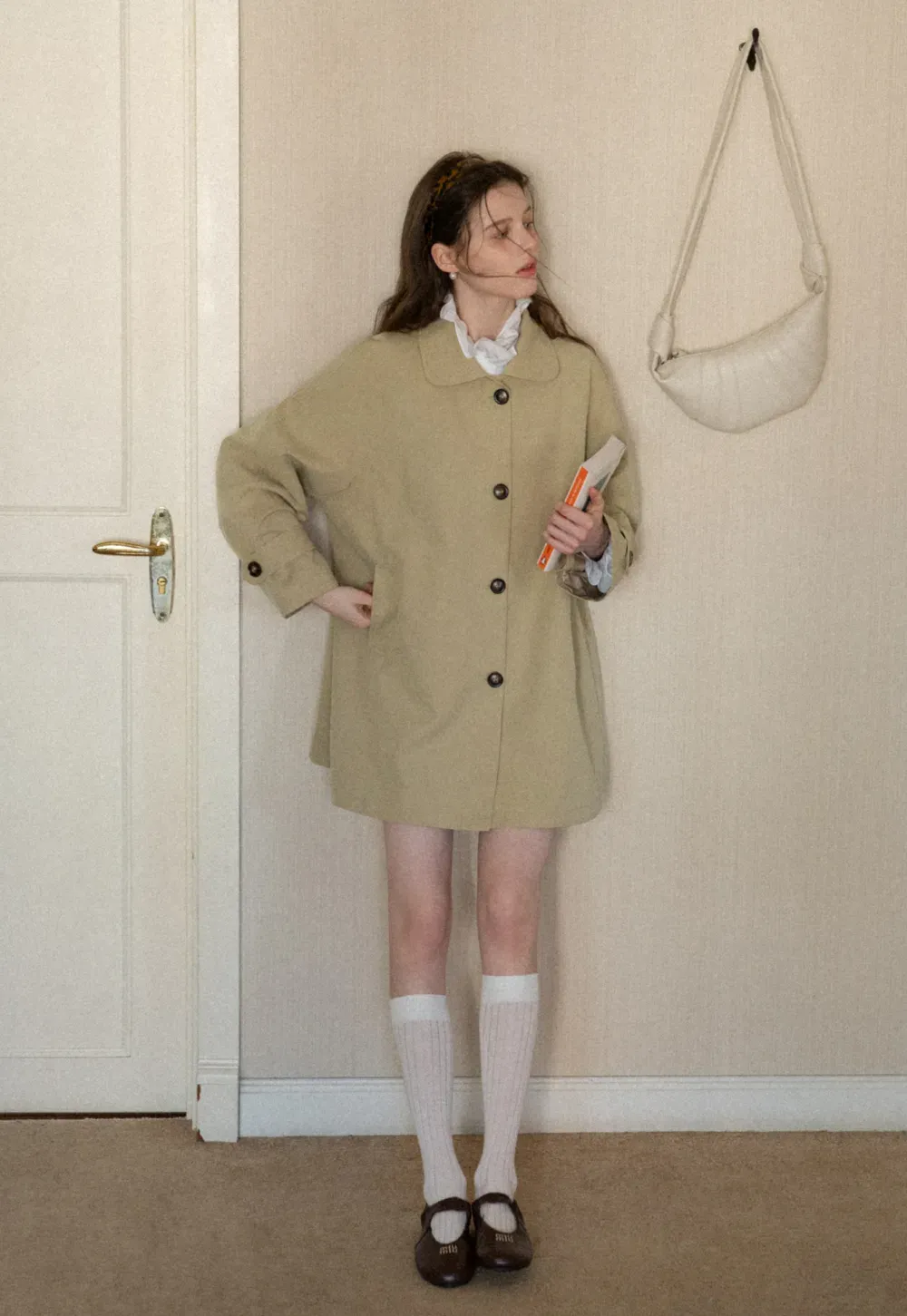 Elegant Trench Coat with Button Detailing and Pockets