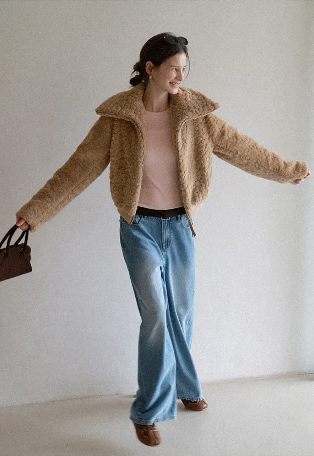 Wide leg denim jeans with high waist design