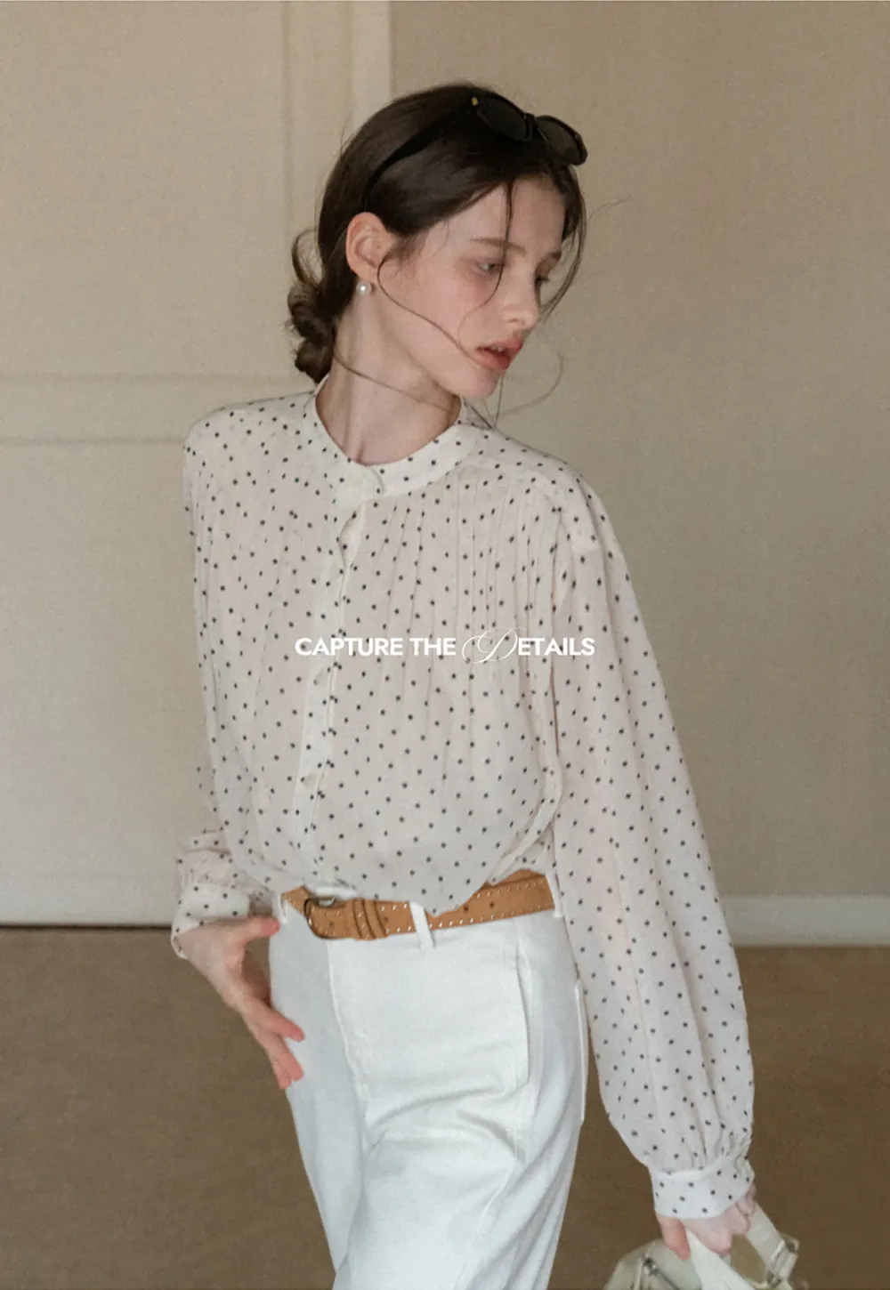 Elegant Blouse with Delicate Dot Pattern and Puffed Sleeves