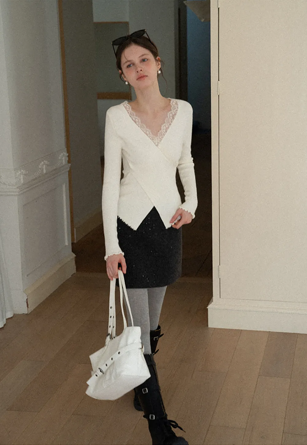 Elegant V Neck Lace Trim Knit Top with Asymmetrical Hem