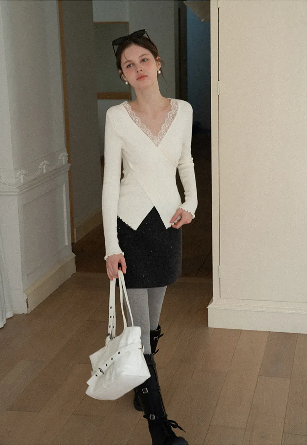 Elegant V Neck Lace Trim Knit Top with Asymmetrical Hem