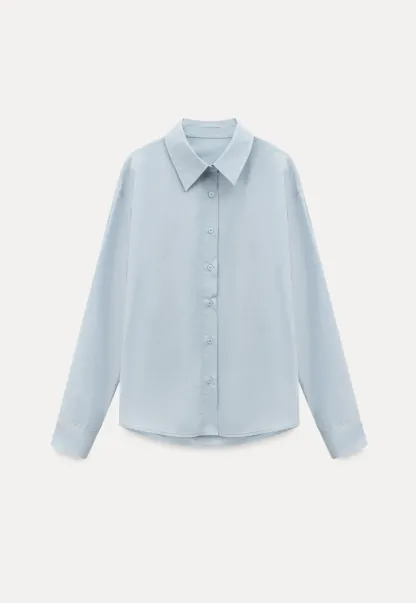 Classic button down shirt with rolled sleeves