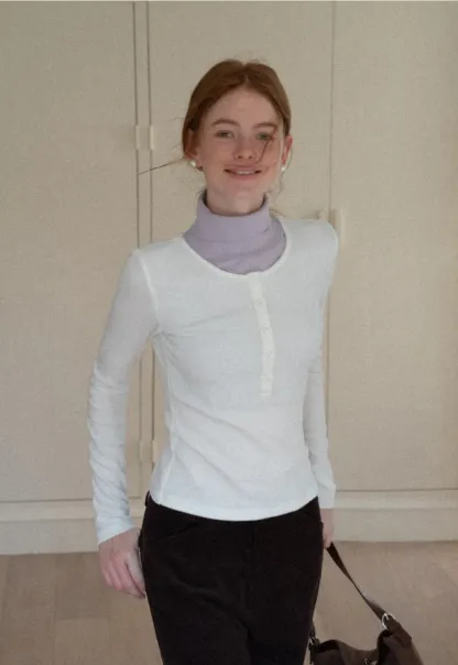 Stylish Gray Long-Sleeve Turtleneck Top