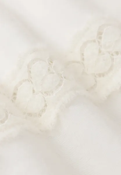 Women’s White Long Sleeve Turtleneck Top