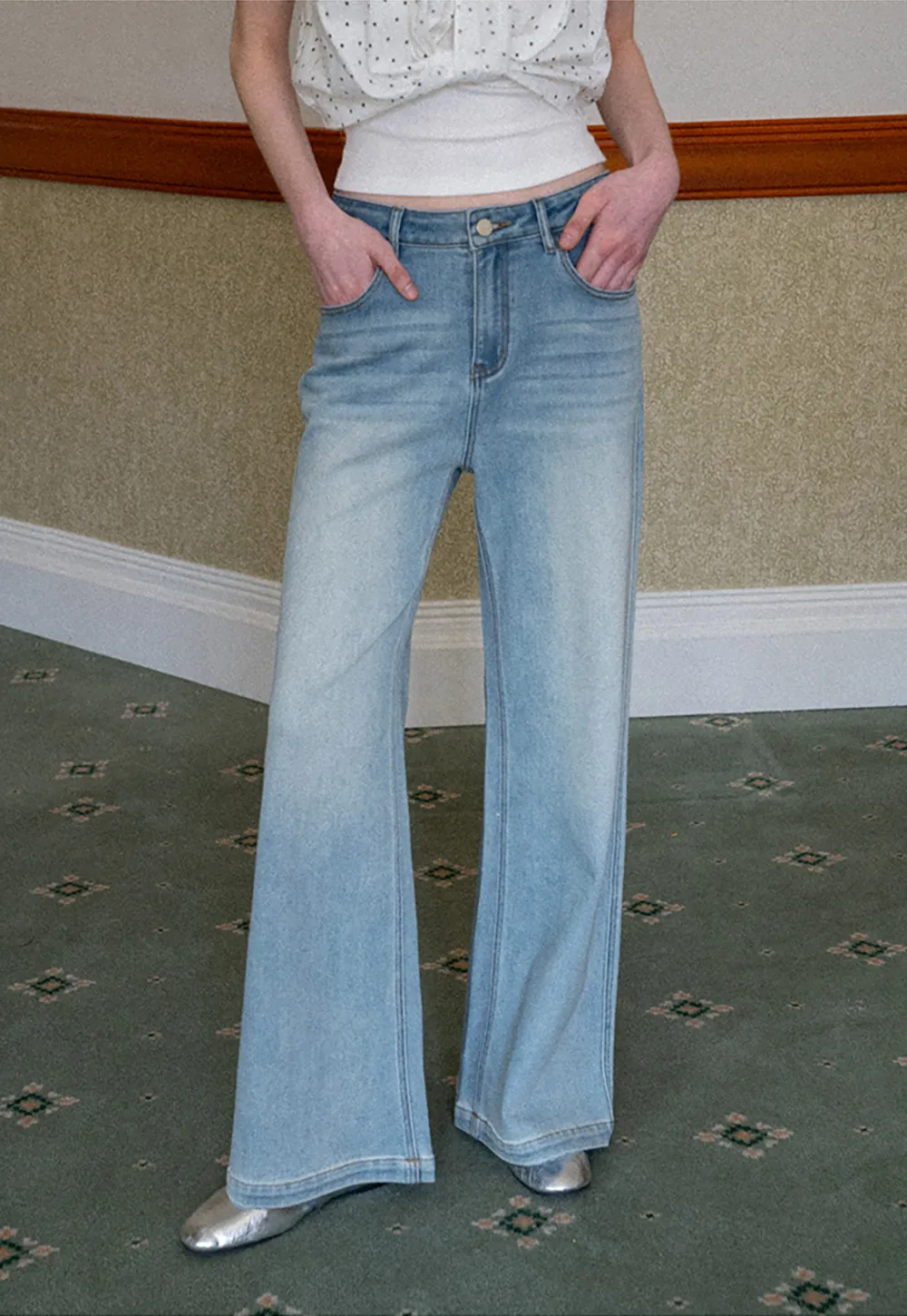 Wide leg flared denim jeans with front pockets