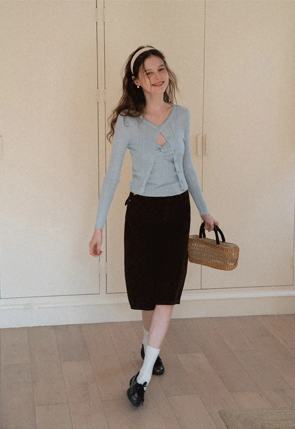 Ribbed knit sweater with V neckline and long sleeves