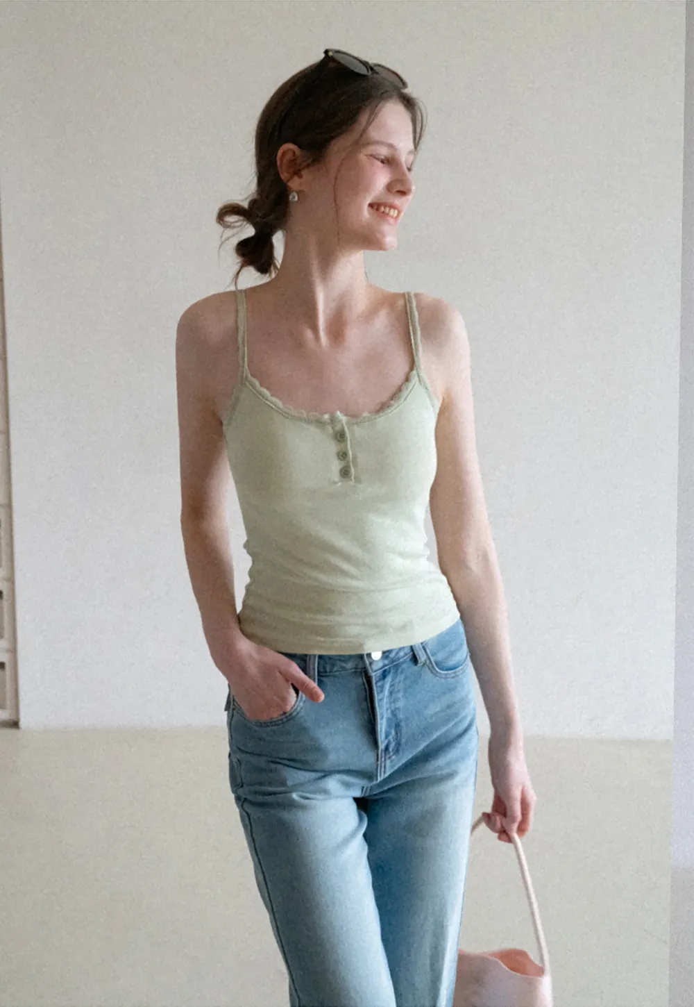 flared high waist jeans with back pocket design