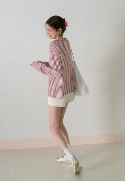 High waist denim shorts with belt loop and front pockets