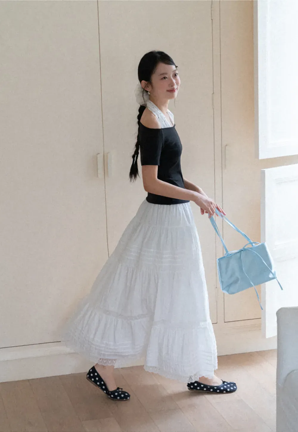 Tiered long skirt with lace trim