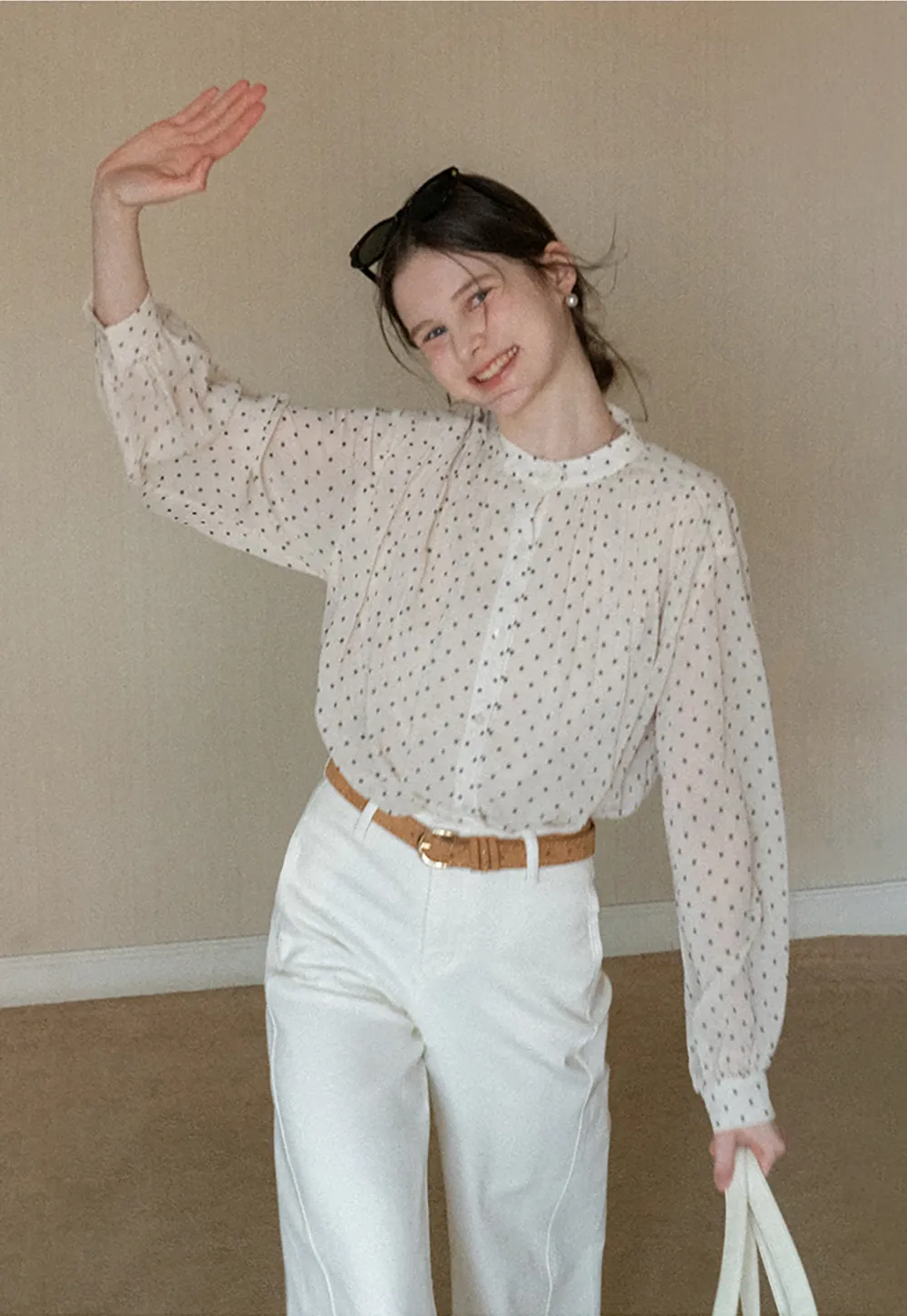 Elegant Blouse with Delicate Dot Pattern and Puffed Sleeves