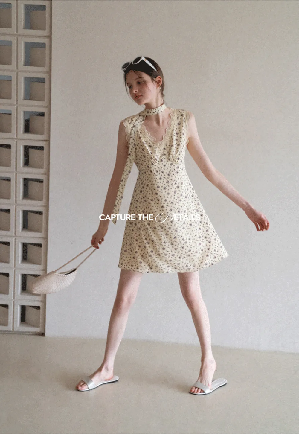 Floral Print Sleeveless Dress with Lace Trim and Choker Neckline