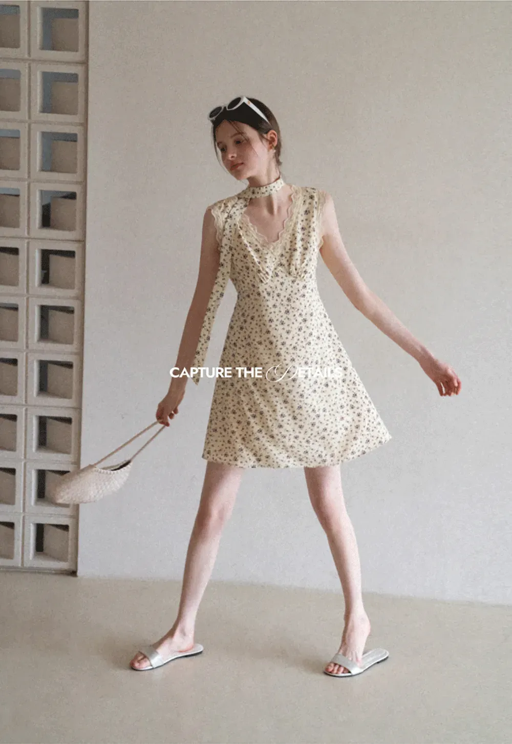 Floral Print Sleeveless Dress with Lace Trim and Choker Neckline