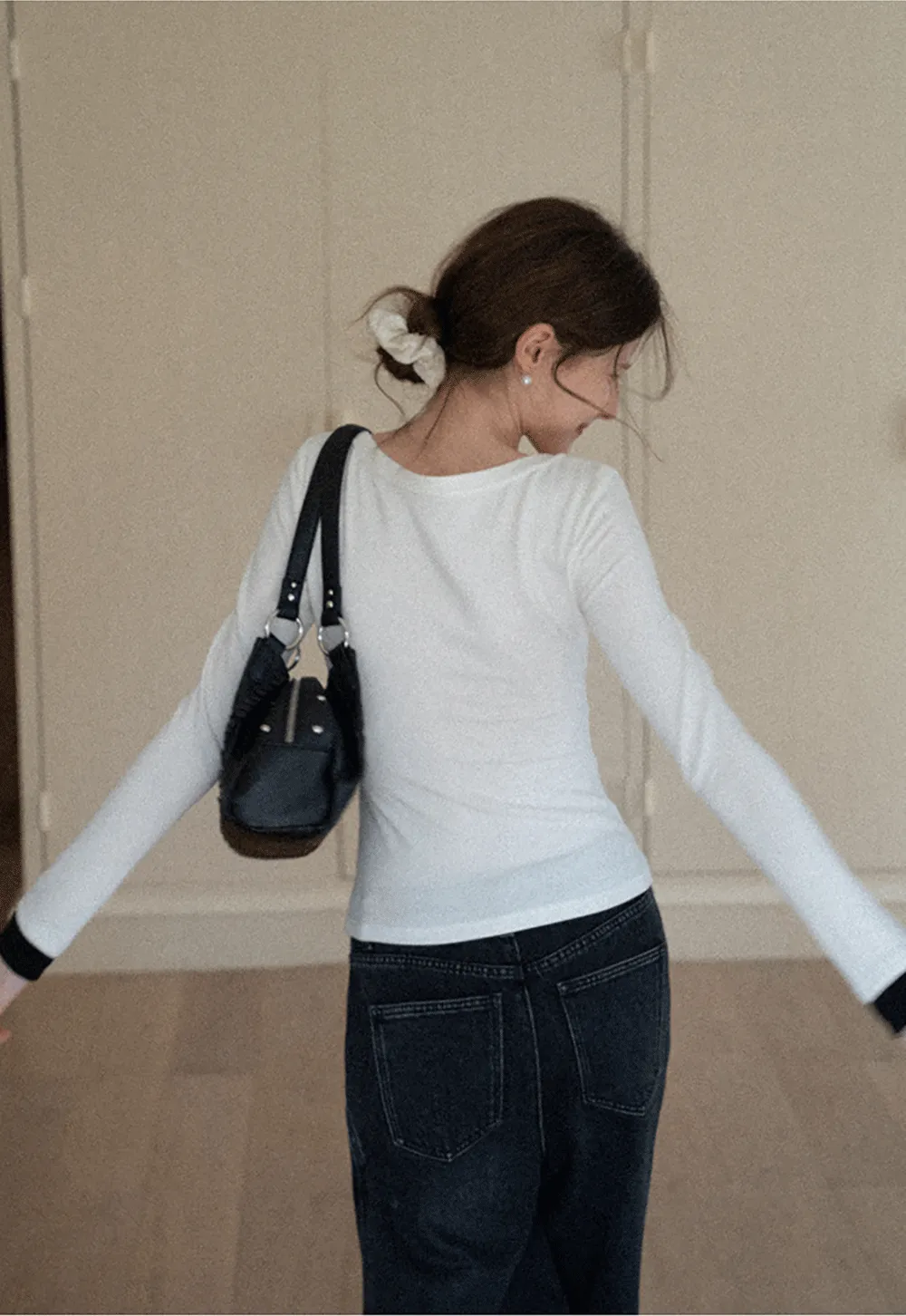 Long Sleeve Round Neck Top Simple Design Women's T-Shirt