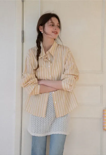 knitted sleeveless tank top with lace trim and button details