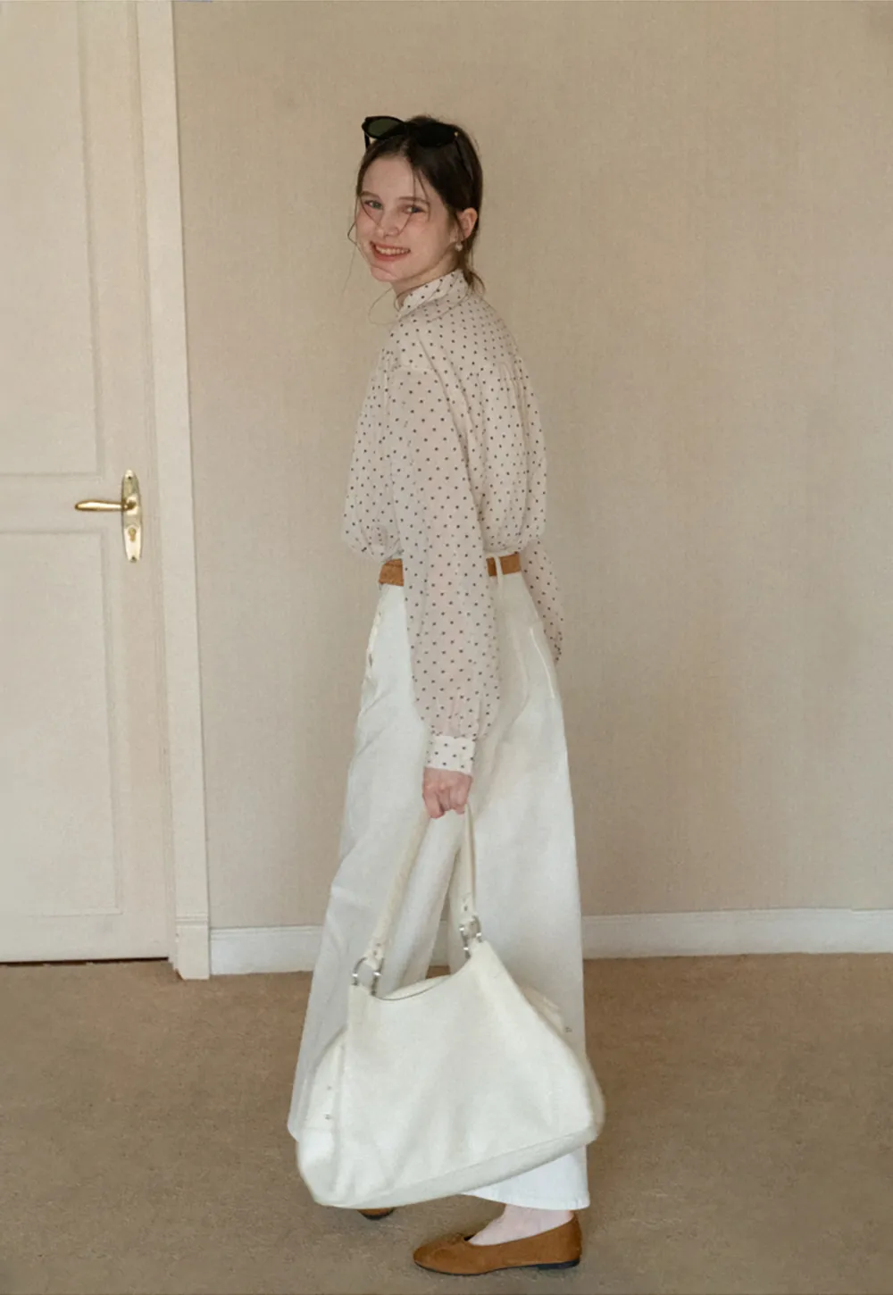 Elegant Blouse with Delicate Dot Pattern and Puffed Sleeves