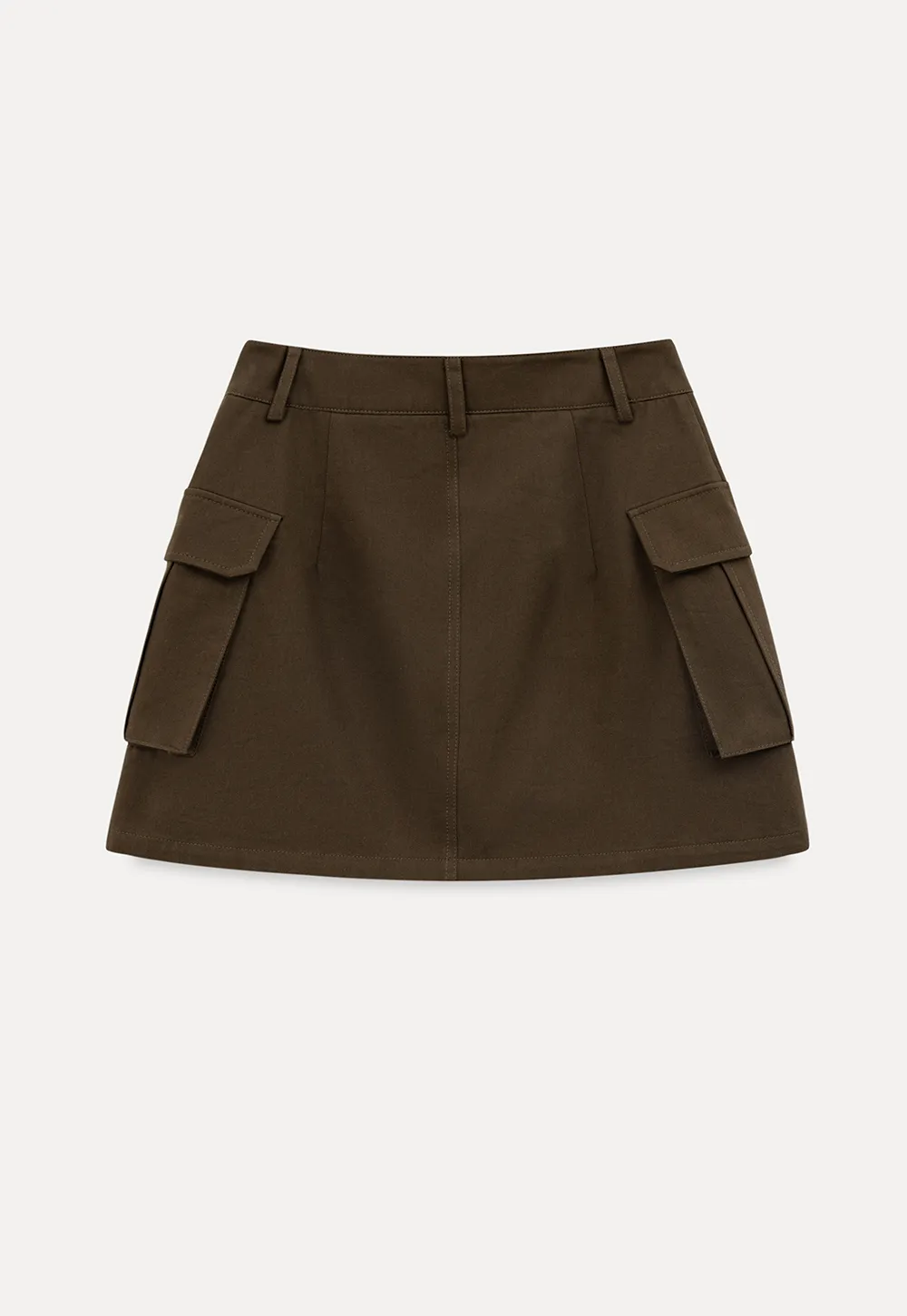 Short skirt with side pocket and structured waist
