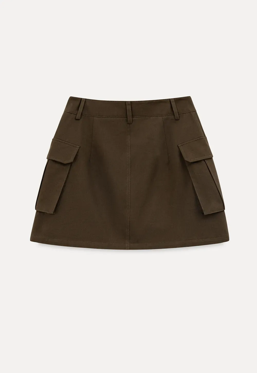 Short skirt with side pocket and structured waist