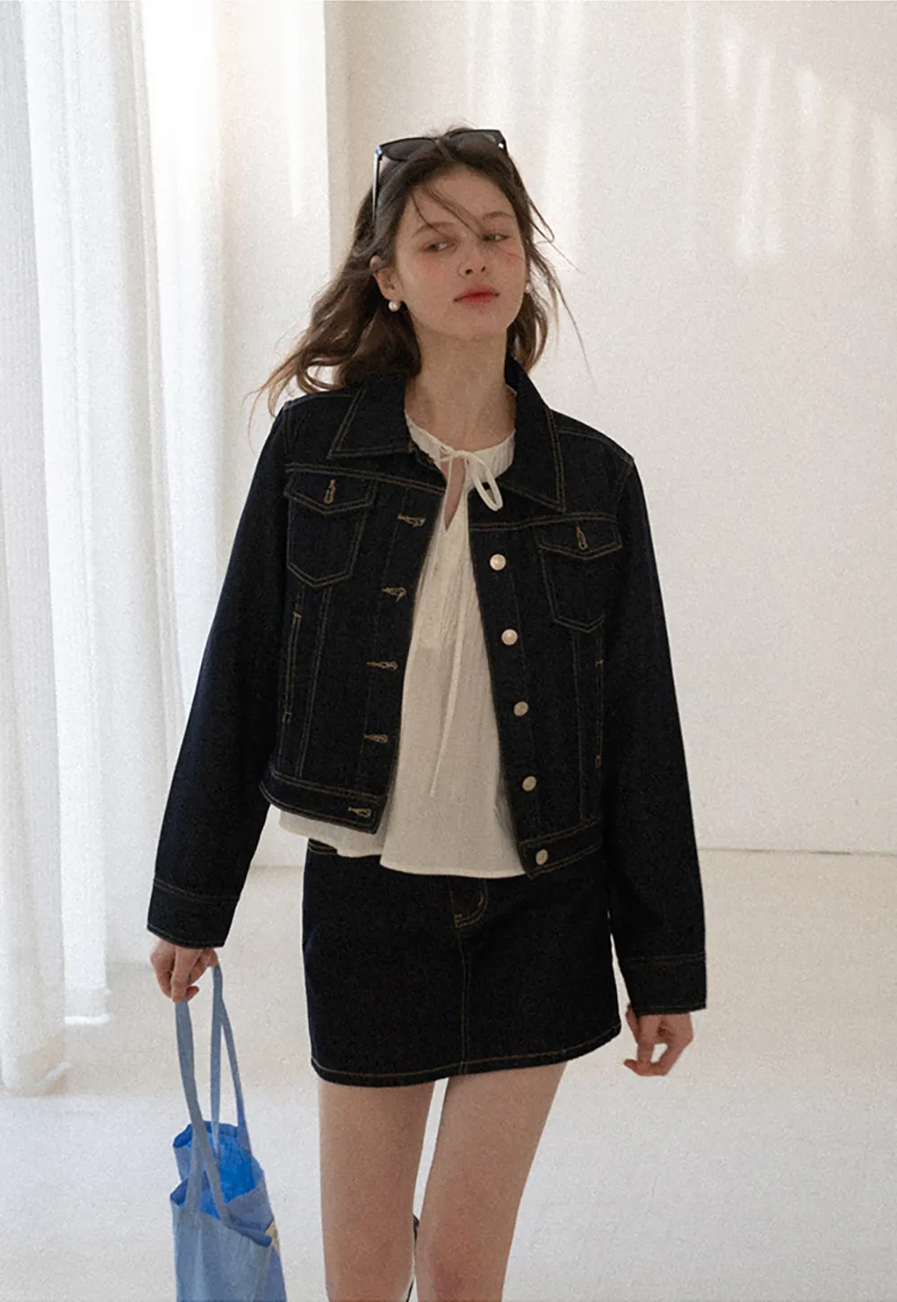 Pleated blouse with tie neck and long sleeves