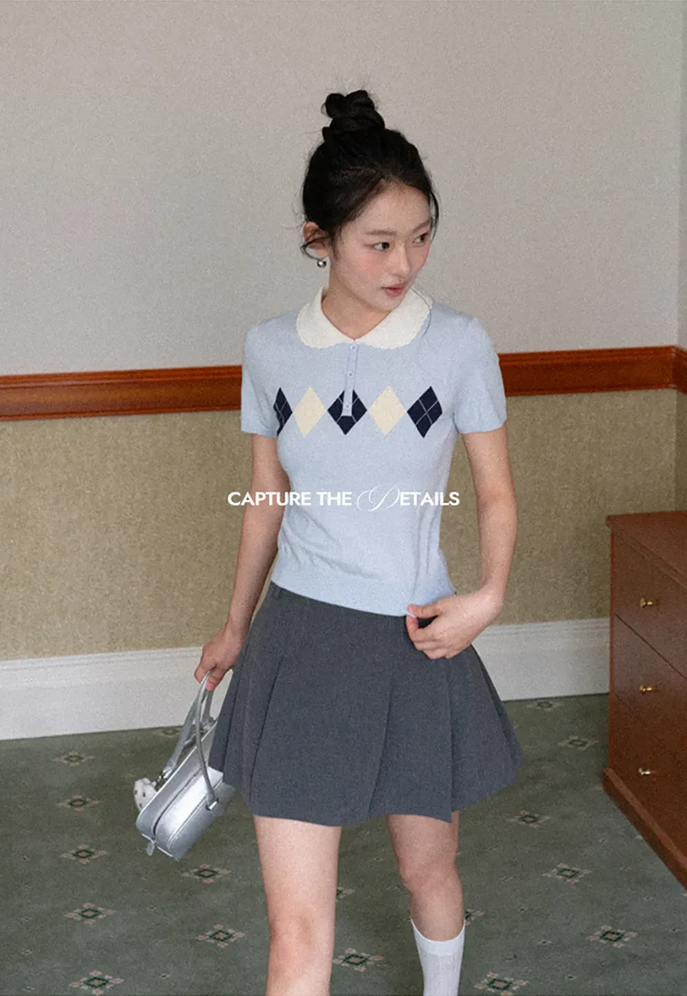 Knitted Short Sleeve Sweater with Collar and Diamond Pattern