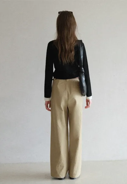 Elegant Knit Cardigan with Bow Detail and Ribbed Texture