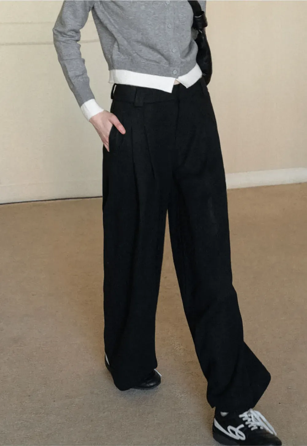 Wide leg pleated casual pants with high waist design