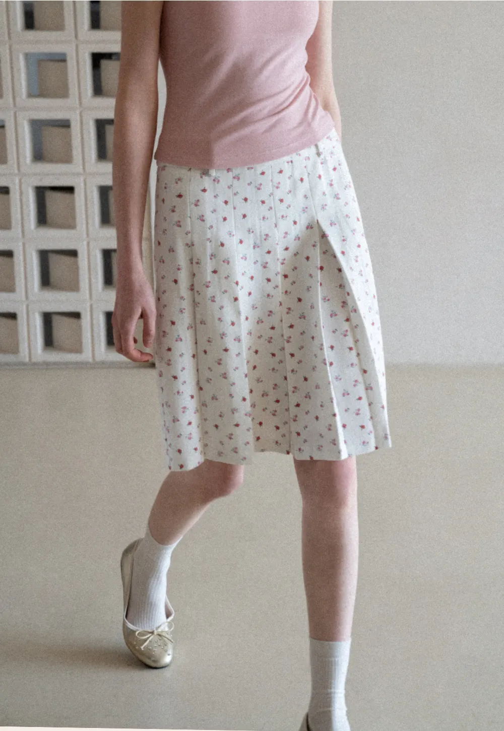 Pleated skirt with floral print