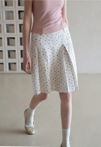Pleated skirt with floral print