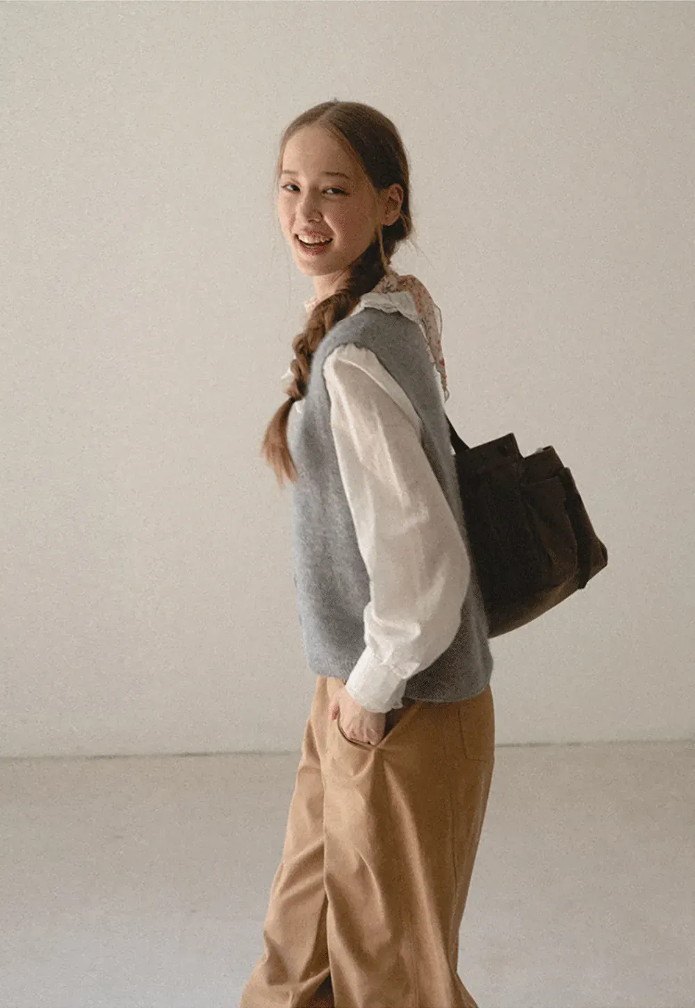 Ruffled Collar Knit Vest