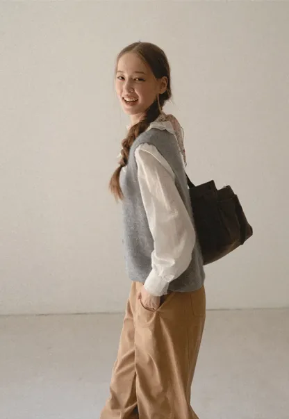 Ruffled Collar Knit Vest