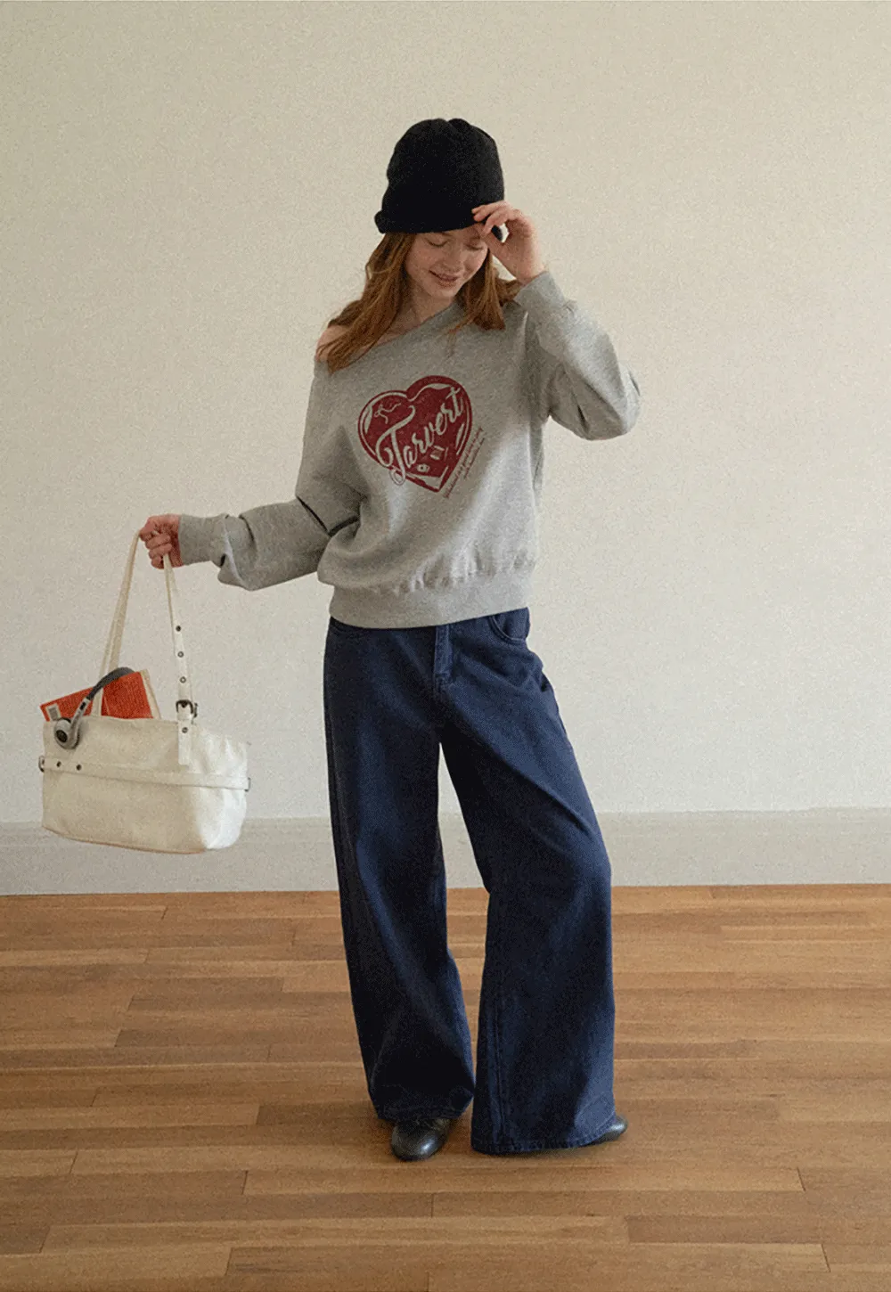 Off Shoulder Sweatshirt with Heart Graphic Print