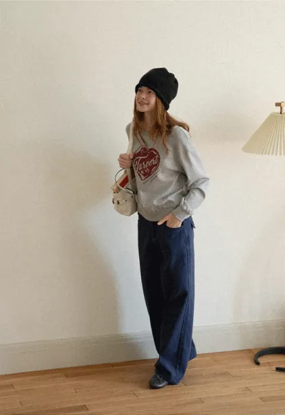 Off Shoulder Sweatshirt with Heart Graphic Print