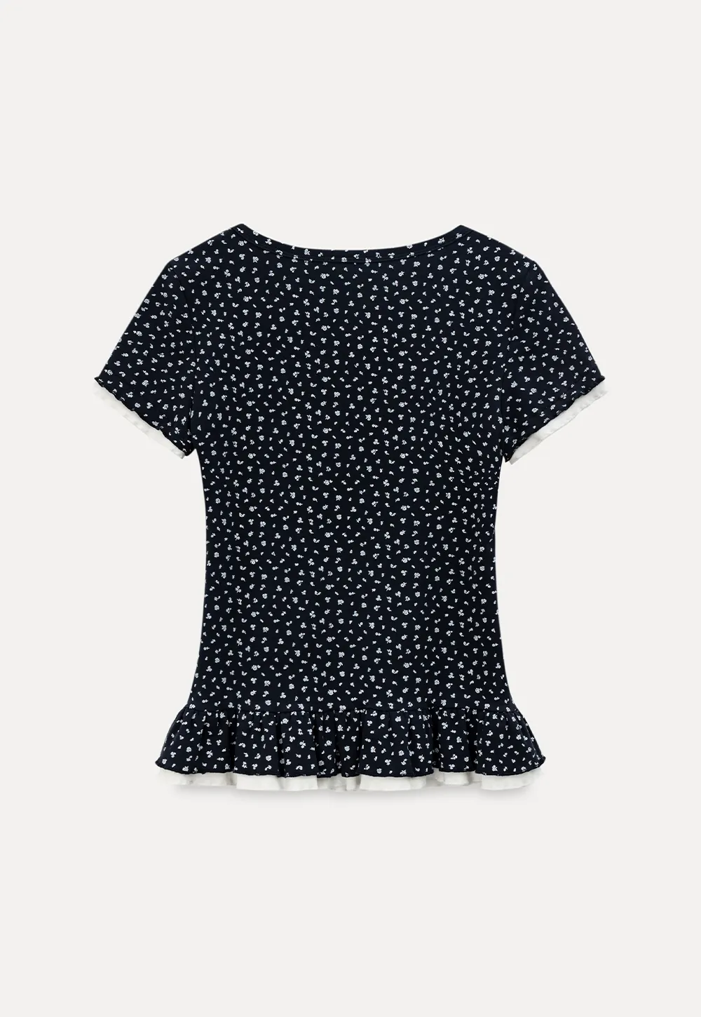 Short sleeve top with polka dot pattern and ruffled hem