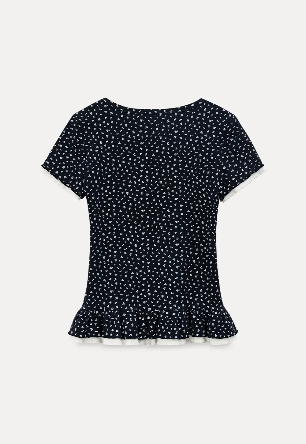 Short sleeve top with polka dot pattern and ruffled hem