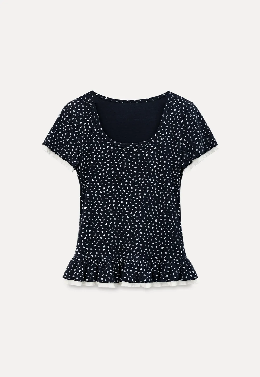 Short sleeve top with polka dot pattern and ruffled hem