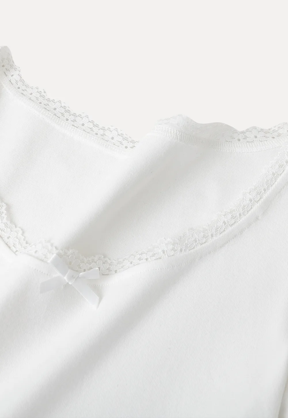 Short sleeve T-shirt with lace trim neckline
