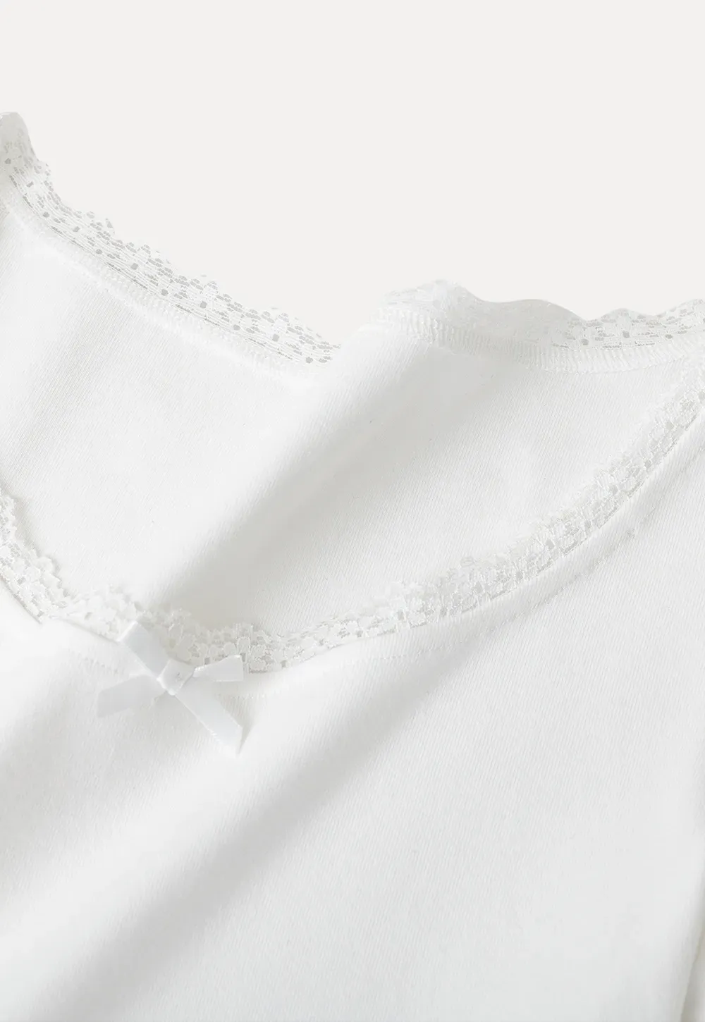 Short sleeve T-shirt with lace trim neckline
