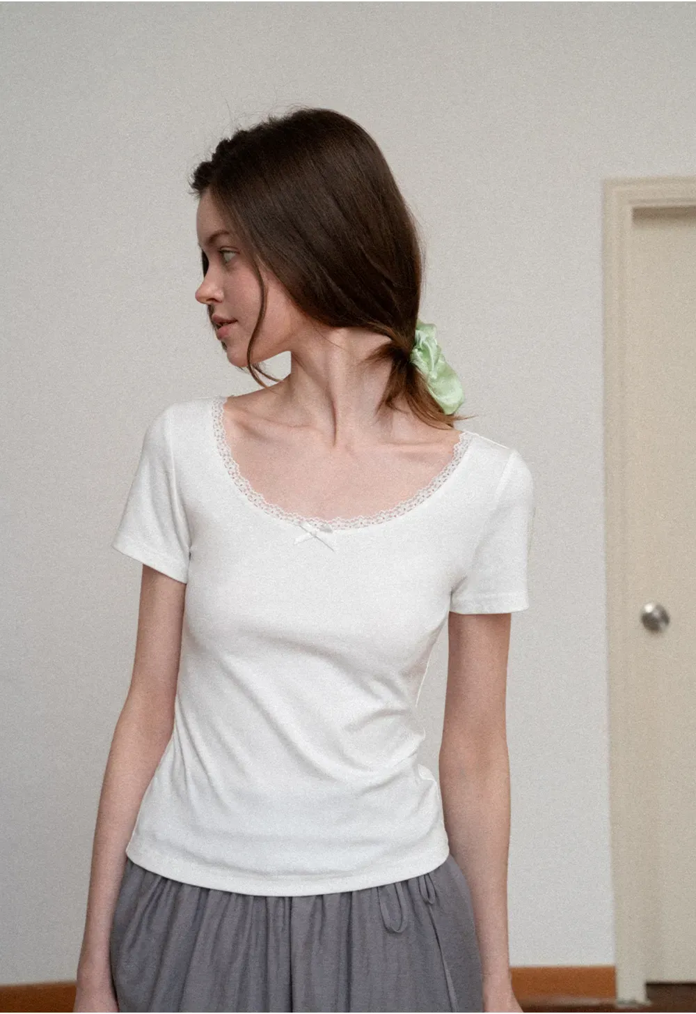 Short sleeve T-shirt with lace trim neckline
